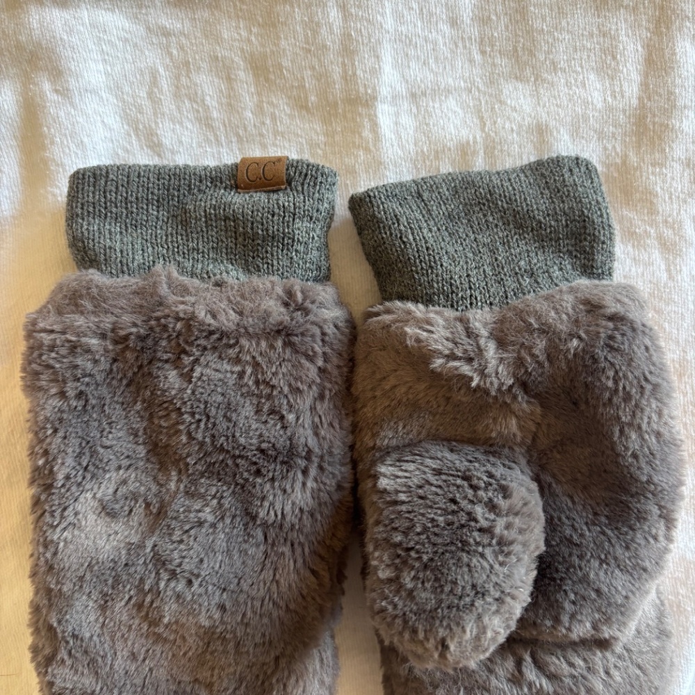 Mittens - Picture 2 of 2